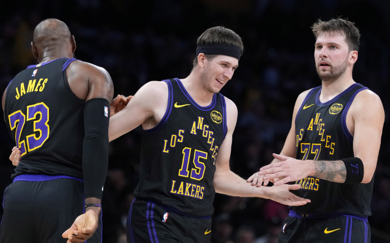 开云体育-31分11板11助！就在今天，一项由科比保持的NBA纪录被卢卡打破了